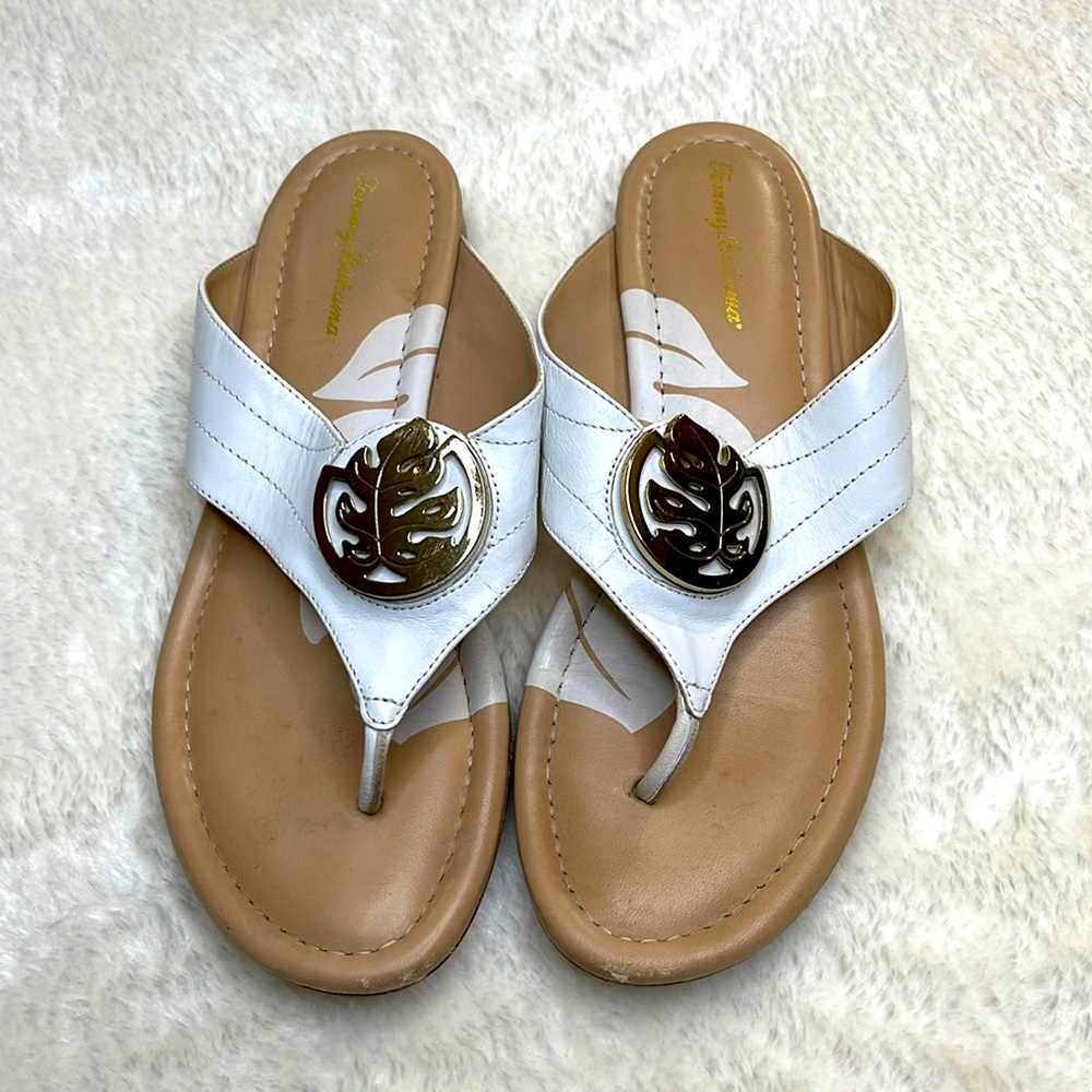 Tommy Bahama White Leather Thong Sandals with Metal Leaf Detail